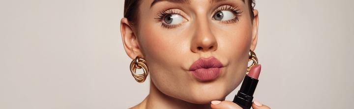 Od cloud skin po Cherry Cola Lips. Hebe wskazuje trendy w makijażu